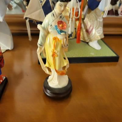 4 Oriental Figerines Lot