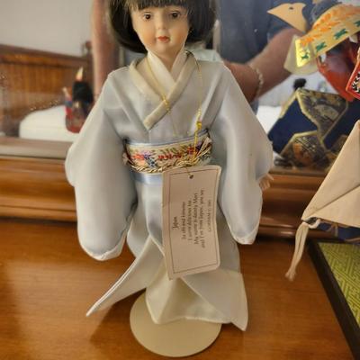 4 Oriental Figerines Lot