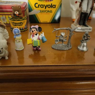 24 Piece Collectable Lot