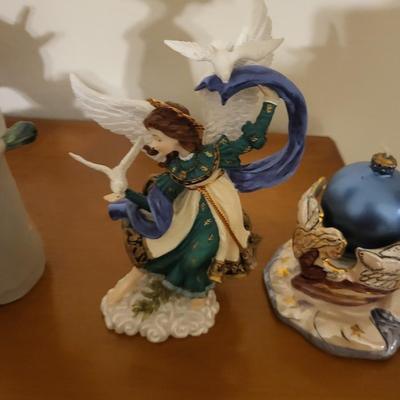 24 Piece Collectable Lot