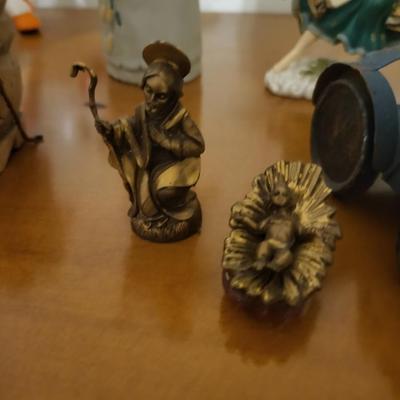 24 Piece Collectable Lot