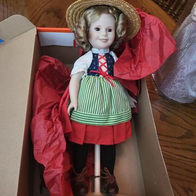 8 Doll Collectable Lot