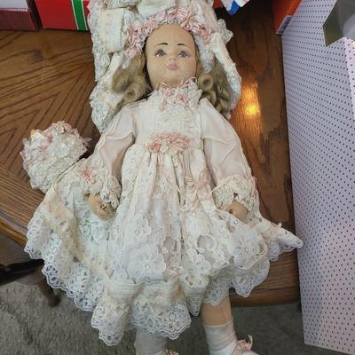 8 Doll Collectable Lot