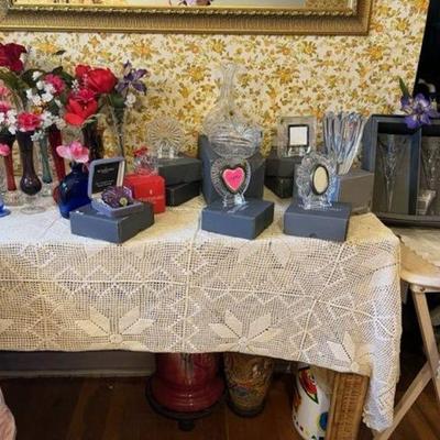 Vtg Mothers day and wedding reception or shower vases and Boxed waterford