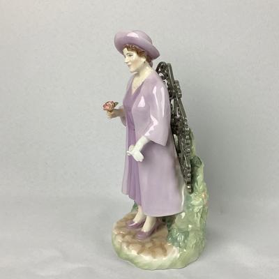 Lot 538 Royal Worchester, Porcelain Figure made in England, Queen Elizabeth, The Queen Mother