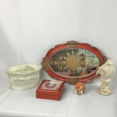 Lot 566 Lot ofVintage Decor