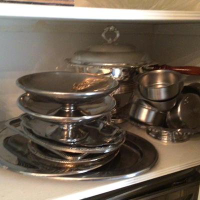 613 Serving Trays & Round Chafing Dish
