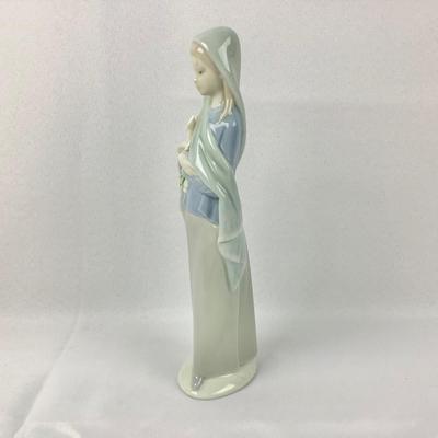 Lot 570 LLADRO, Porcelain Figurine, Girl with Calla Lillies
