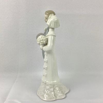 Lot 571 Vintage LLADRO, Porcelain Figurines, made in Spain, 1977, Bride & Groom