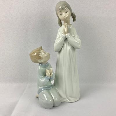 Lot 572 Vintage LLADRO, made in Spain, Porcelain Figurine, â€œ teaching to Pray â€œ