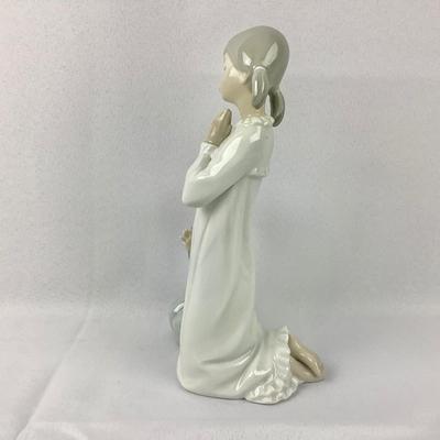 Lot 572 Vintage LLADRO, made in Spain, Porcelain Figurine, â€œ teaching to Pray â€œ