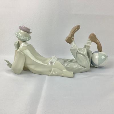Lot 573 Vintage LLADRO, Porcelain Figurine, Clown Lying Down with Beach Ball