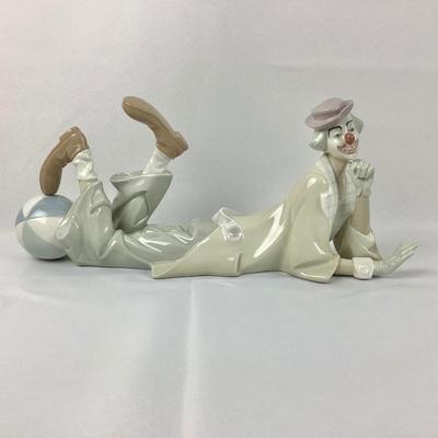 Lot 573 Vintage LLADRO, Porcelain Figurine, Clown Lying Down with Beach Ball