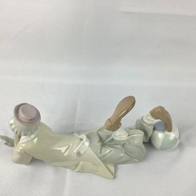 Lot 573 Vintage LLADRO, Porcelain Figurine, Clown Lying Down with Beach Ball