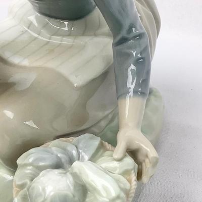Lot 576 Vintage LLADRO, Retired Gloss Porcelain Figurine, made in Spain, â€œ Food for Ducks â€œ