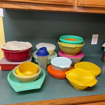Tupperware Bowl Lot