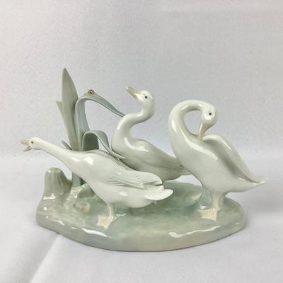 Lot 577 Vintage LLADRO, Retired, Porcelain Figurine, made in Spain, â€œ Group of Three Geese with Snail on Reed â€œ