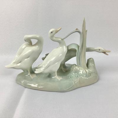 Lot 577 Vintage LLADRO, Retired, Porcelain Figurine, made in Spain, â€œ Group of Three Geese with Snail on Reed â€œ