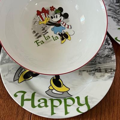 8 Piece Disney Set Mickey's Vintage Holiday Plates Matching Bowls