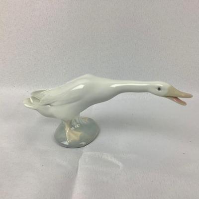 Lot 579 Vintage LLADRO, made in Spain, Set of Three Porcelain Geese/Ducks