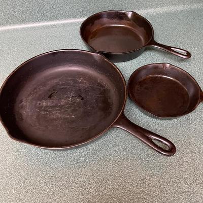 Cast Iron Skillet Lot