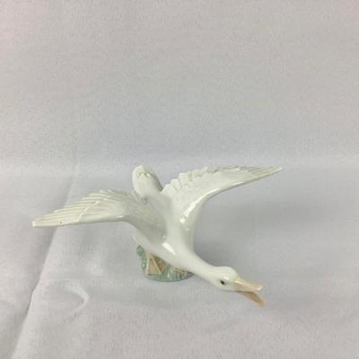 Lot 580 Vintage LLADRO, single 1977 Porcelain Goose/Duck, made in Spain