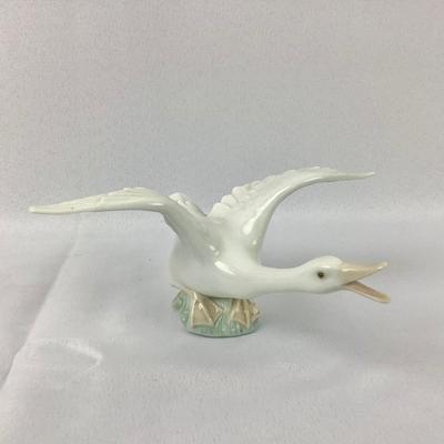 Lot 580 Vintage LLADRO, single 1977 Porcelain Goose/Duck, made in Spain