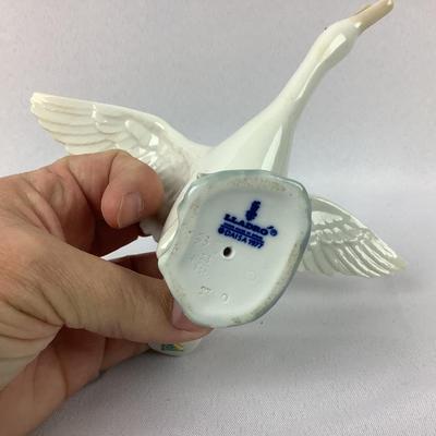 Lot 580 Vintage LLADRO, single 1977 Porcelain Goose/Duck, made in Spain