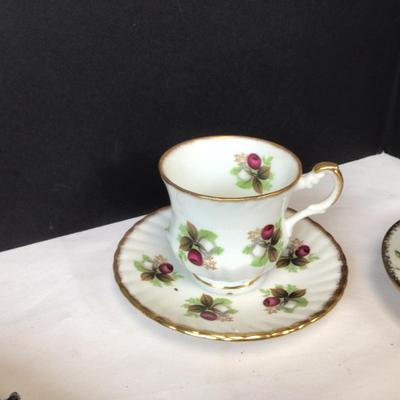625 Floral Teacup Lot with Tray