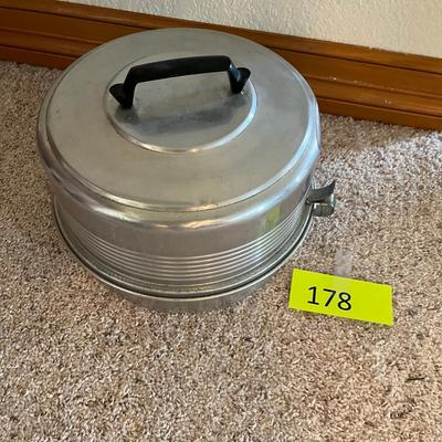 Stacking pie carrier