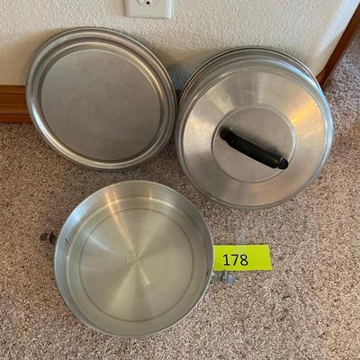 Stacking pie carrier
