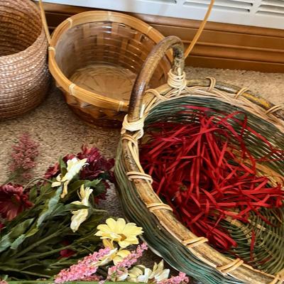 Lot of baskets & Decor
