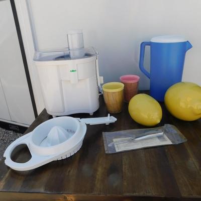 WHEN LIFE GIVES YOU LEMONS! MAKE LEMONADE! Salton Juicer, Rubbermaid pitcher, Vintage Cups and Peeler