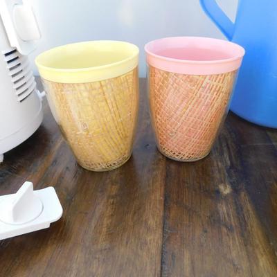 WHEN LIFE GIVES YOU LEMONS! MAKE LEMONADE! Salton Juicer, Rubbermaid pitcher, Vintage Cups and Peeler
