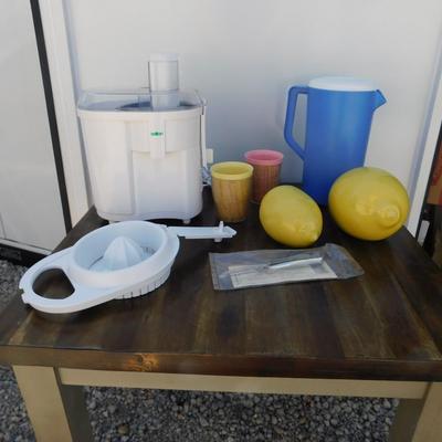 WHEN LIFE GIVES YOU LEMONS! MAKE LEMONADE! Salton Juicer, Rubbermaid pitcher, Vintage Cups and Peeler