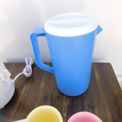 WHEN LIFE GIVES YOU LEMONS! MAKE LEMONADE! Salton Juicer, Rubbermaid pitcher, Vintage Cups and Peeler