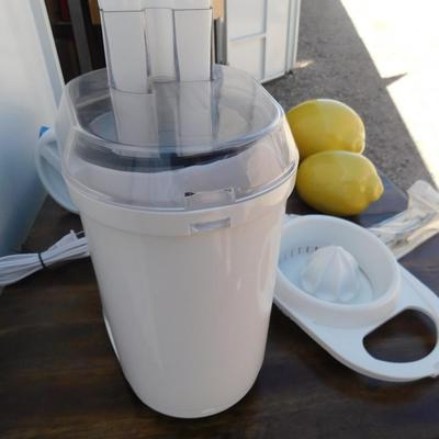 WHEN LIFE GIVES YOU LEMONS! MAKE LEMONADE! Salton Juicer, Rubbermaid pitcher, Vintage Cups and Peeler