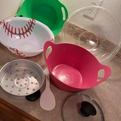 Plastic serving bowls