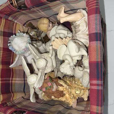Lot of angels/cherubs in a basket