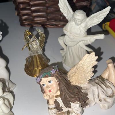 Lot of angels/cherubs in a basket