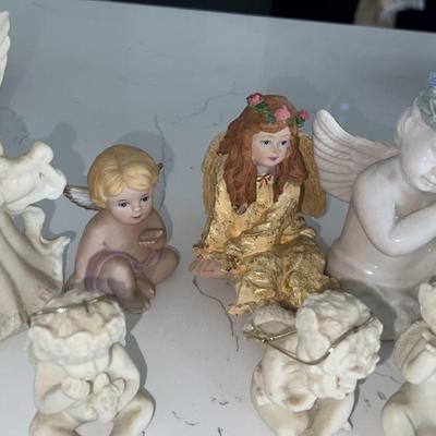 Lot of angels/cherubs in a basket