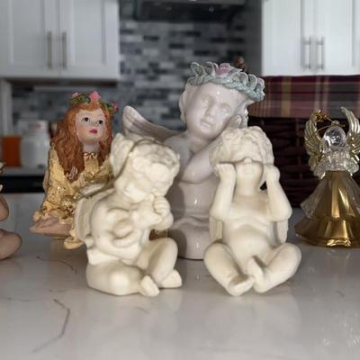 Lot of angels/cherubs in a basket