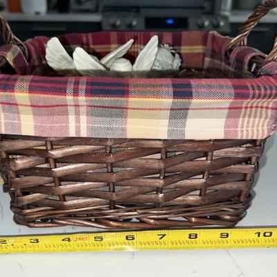 Lot of angels/cherubs in a basket