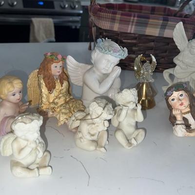 Lot of angels/cherubs in a basket