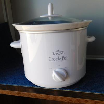 NEW RIVAL CROCKPOT AND TRAVEL CASE, SLOW COOKER REVOLUTION COOKBOOK AND NICE LITTLE PRIMO  TOASTER OVEN