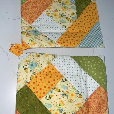 set of 2 colorful heat oven pads
