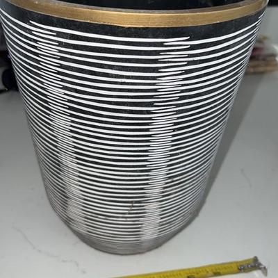 Plant pot or garbage can
