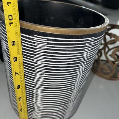 Plant pot or garbage can