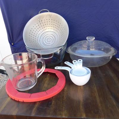 ðŸ˜ƒLARGE MIXING BOWL, SILICON PIE CRUST COVER, LIQUID MEASURING AND DRY CUPS, AND MORE