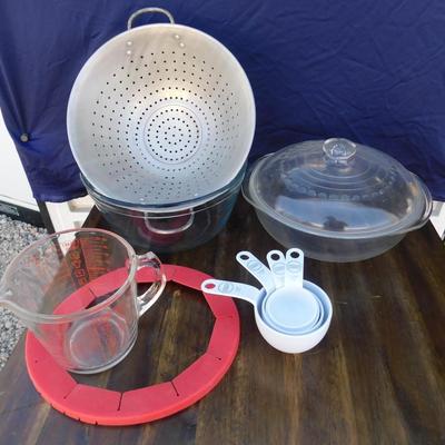 ðŸ˜ƒLARGE MIXING BOWL, SILICON PIE CRUST COVER, LIQUID MEASURING AND DRY CUPS, AND MORE